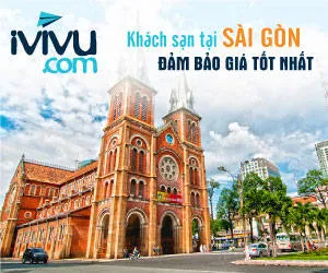 Một góc nội thất mô phỏng khoang thương gia của máy bay, trang bị ghế da và bàn nhỏ