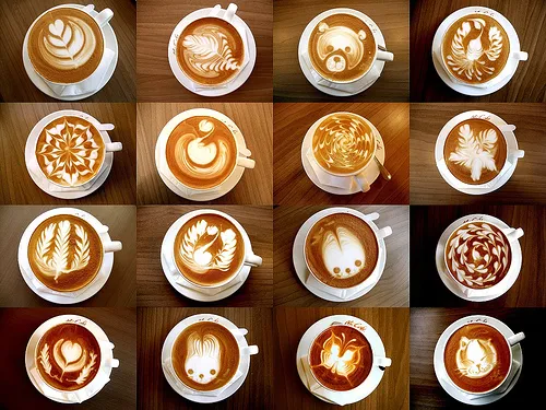 Một ly cà phê cappuchino được trang trí đẹp mắt