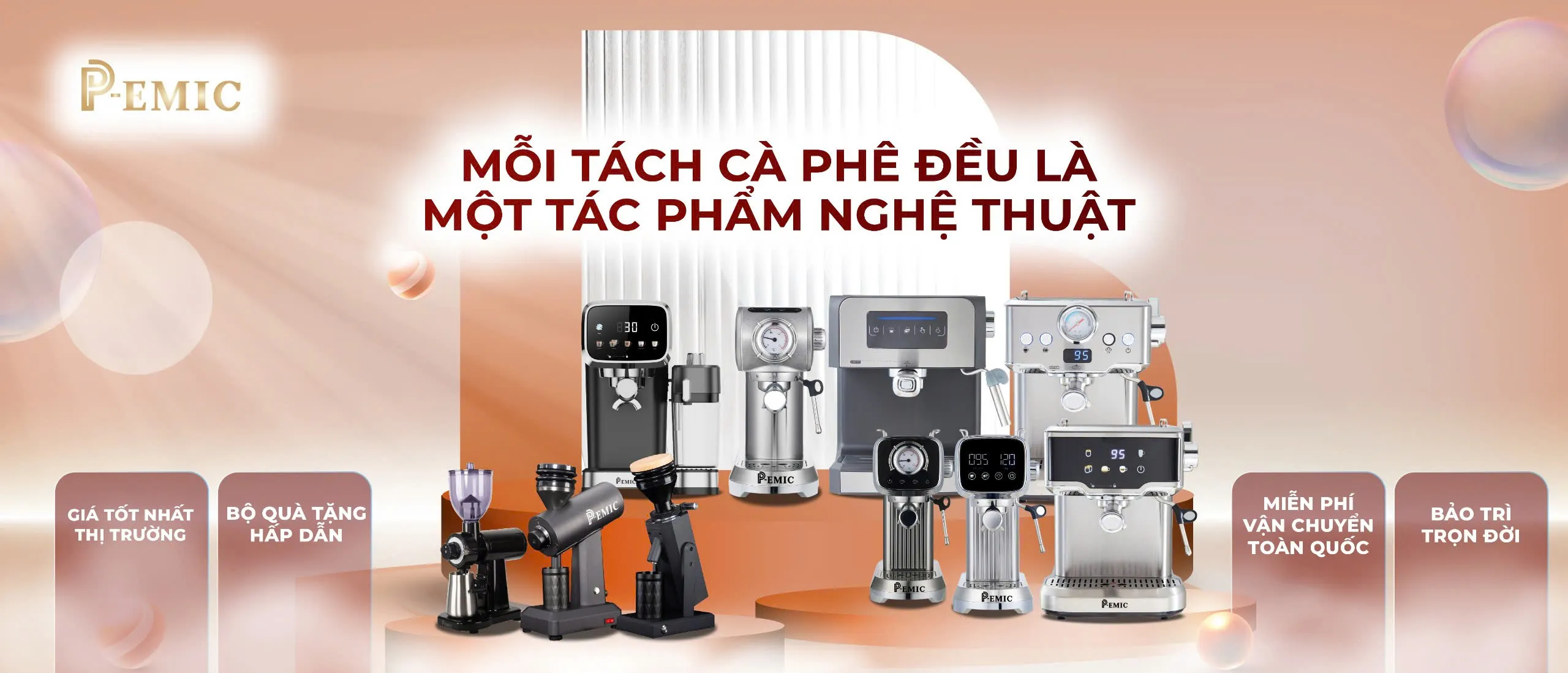Một máy pha cà phê espresso chuyên nghiệp và một máy xay cà phê đặt cạnh nhau trên quầy