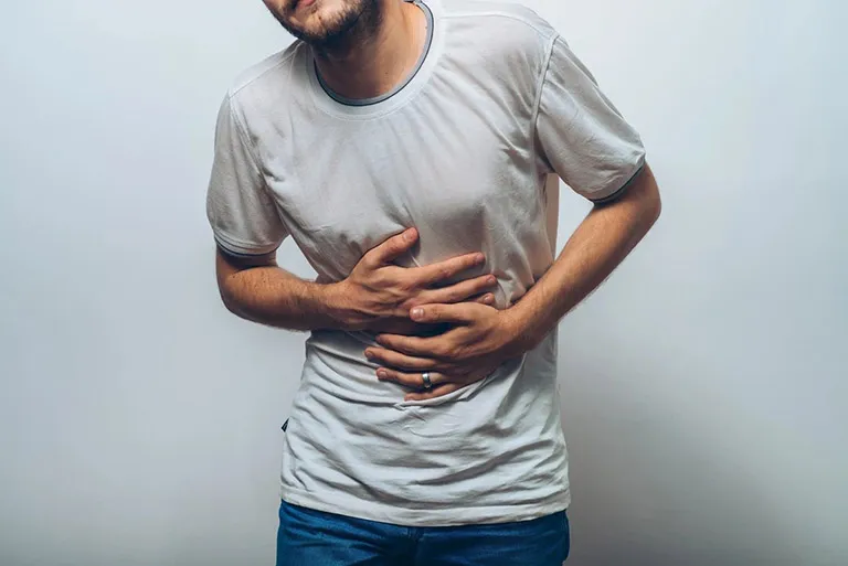 Người bị trào ngược dạ dày uống nhiều cà phê còn làm giảm hấp thụ magie, dễ bị rối loạn tiêu hóa và táo bón