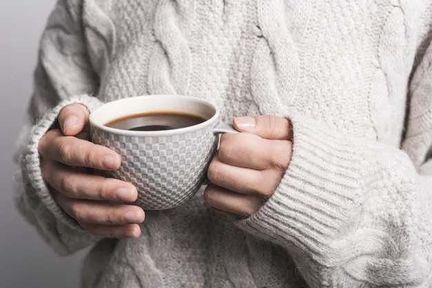 Nguyên nhân chủ yếu dẫn đến các cơn đau tim sau khi sử dụng nhiều cà phê là do lượng cafein trong máu ở mức cao và không kịp chuyển hóa.