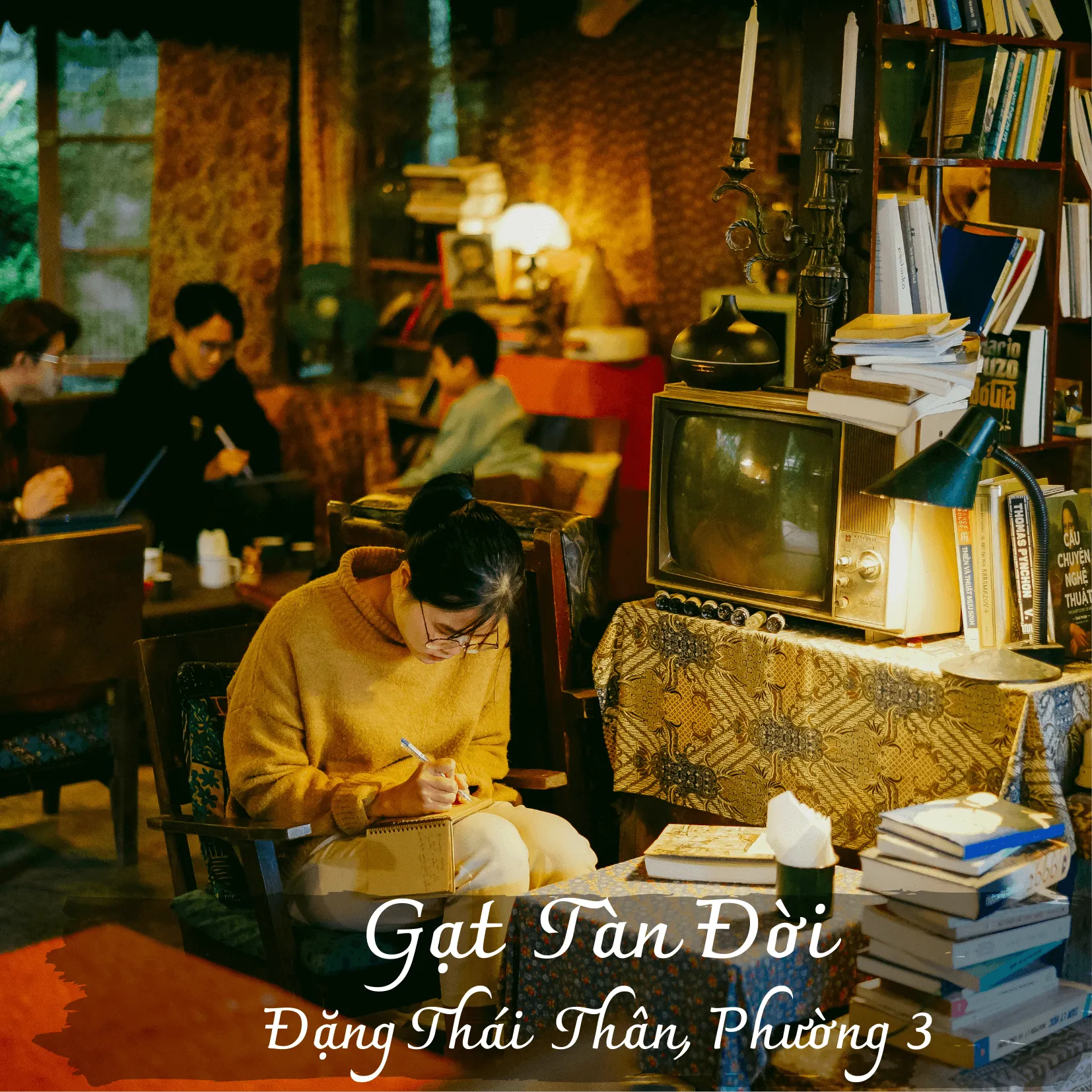 Nội thất mộc mạc và ấm cúng của quán cà phê phong cách vintage Gạt Tàn Đời tại Đà Lạt