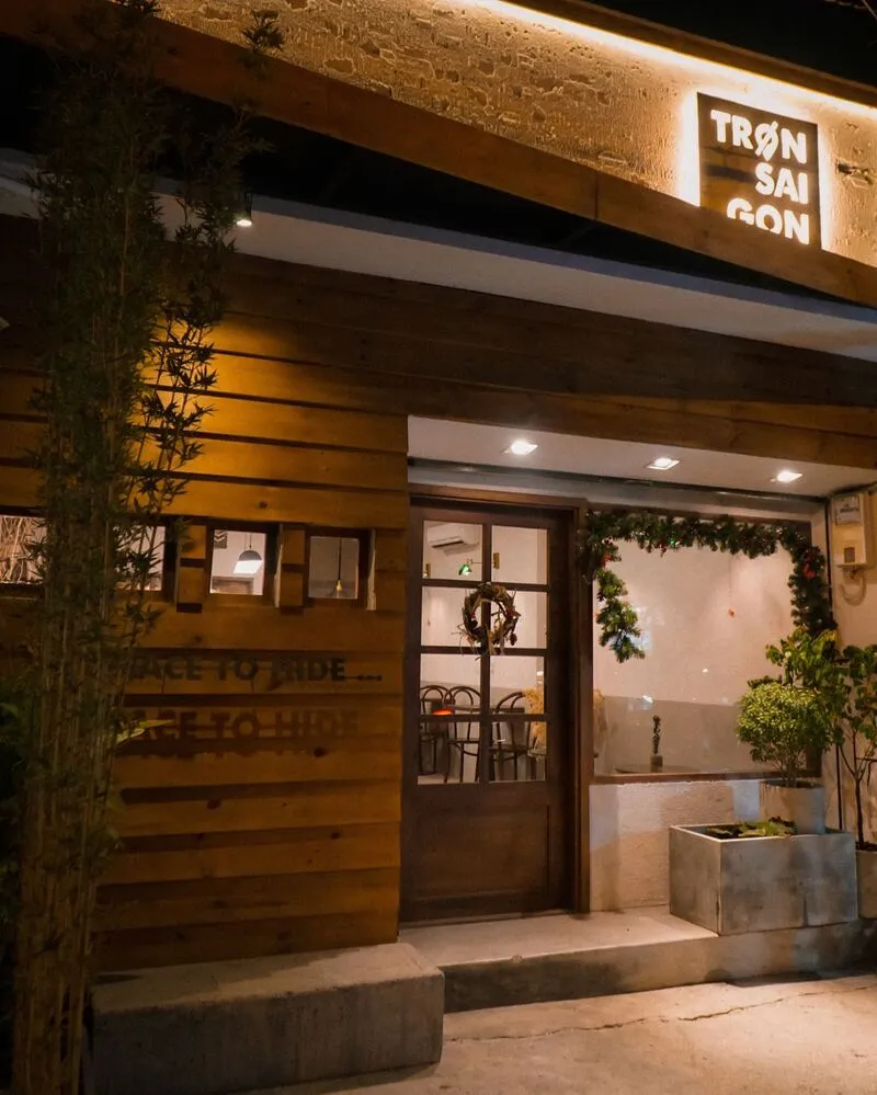 Nội thất vintage ấm cúng của Trốn Sài Gòn Cafe, nơi lý tưởng để làm việc tập trung trong không gian yên tĩnh, mát mẻ