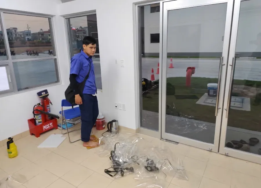 NTECH có đầy đủ dụng cụ và máy móc để thi công dán phim