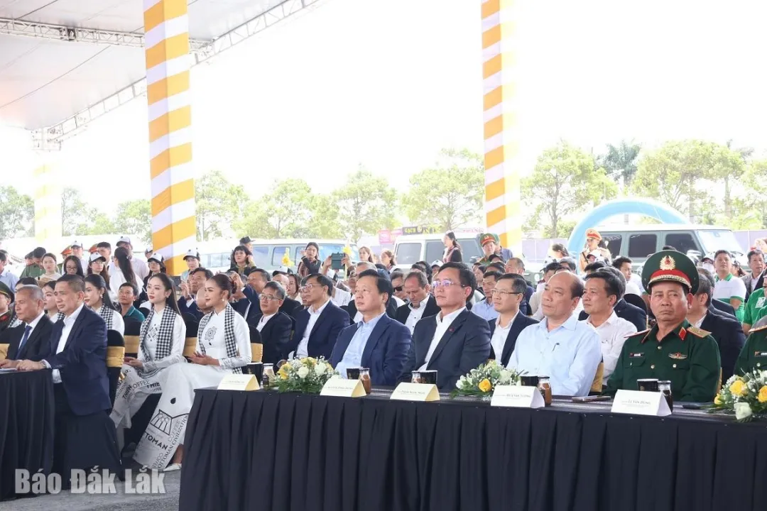 Phó Thủ tướng Chính phủ Trần Hồng Hà và các đại biểu dự lễ động thổ nhà máy sản xuất cà phê Trung Nguyên Legend
