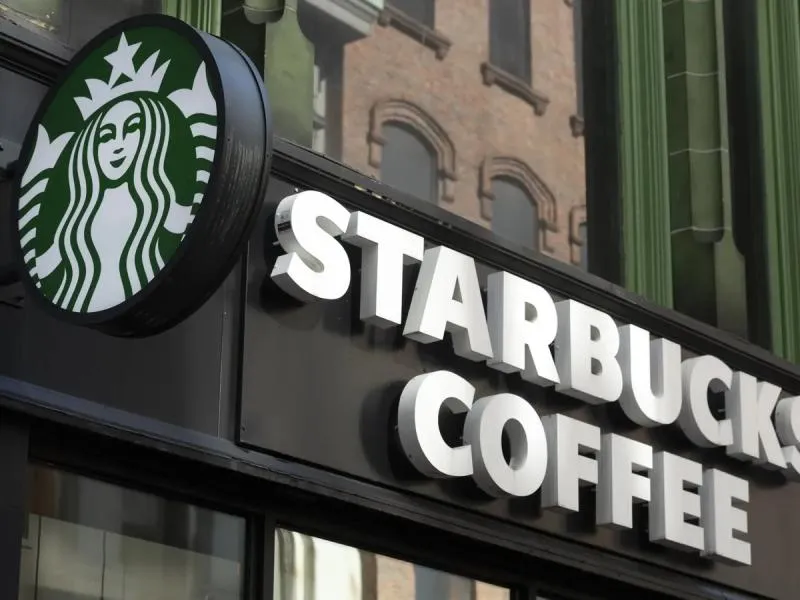Starbucks sử dụng mô hình SWOT để đánh giá toàn diện chiến lược kinh doanh của Starbucks