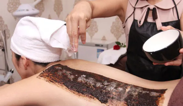 Tắm trắng toàn thân với cà phê và sữa tươi
