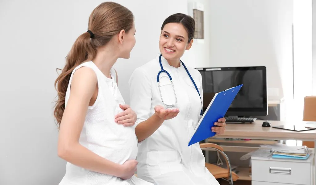 Tham khảo ý kiến bác sĩ là bước quan trọng nhất trước khi đưa cà phê vào thực đơn thai kỳ