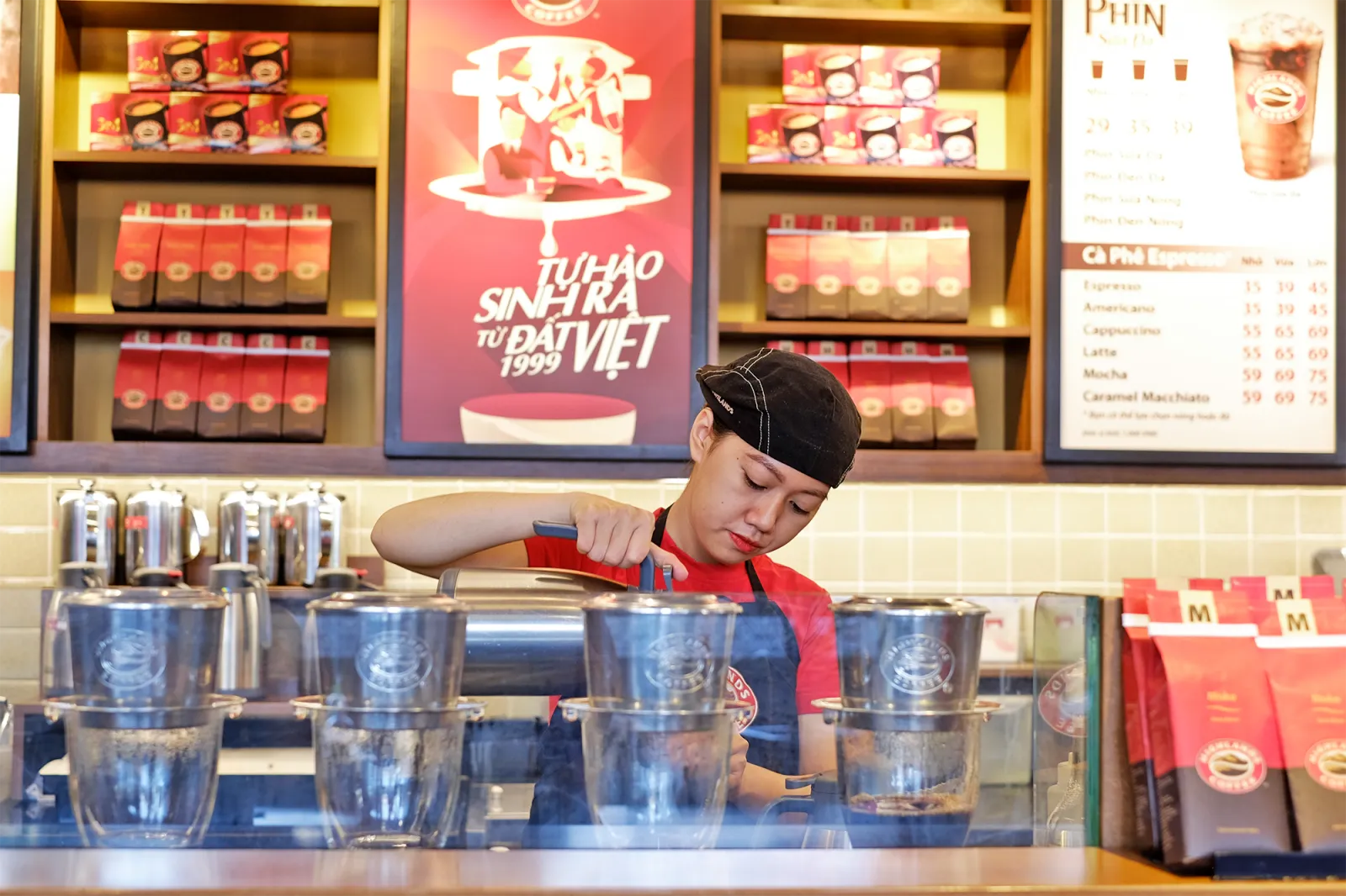 Thiết kế nội thất quán Highlands Coffee tạo ra không gian thu hút khách hàng