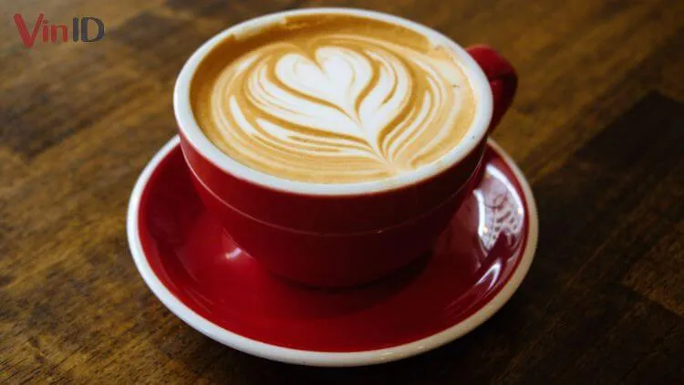 Thực Hiện Tạo Hình Trái Tim Cơ Bản Trong Latte Art Capuchino