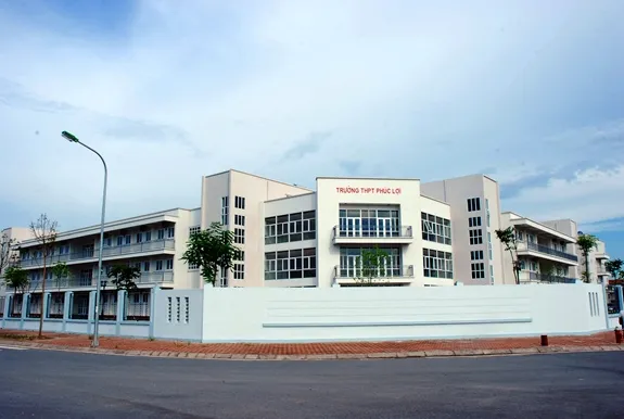 Toàn cảnh mặt tiền Trường THPT Phúc Lợi Long Biên, địa điểm giao dịch và thông tin chính thức