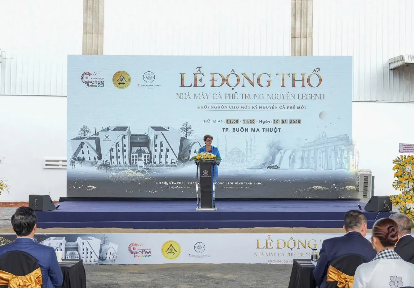 Tổng Giám Đốc Tổ chức Cà Phê Thế Giới - Bà Vanusia Noguiera phát biểu chúc mừng lễ động thổ nhà máy cà phê, thể hiện sự công nhận từ quốc tế