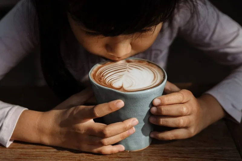 Trẻ em uống cà phê có ảnh hưởng đến chiều cao hay không