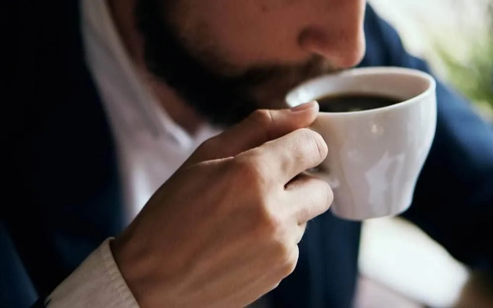 Uống cà phê giúp gia tăng tích cực tâm trạng và năng suất làm việc của bạn