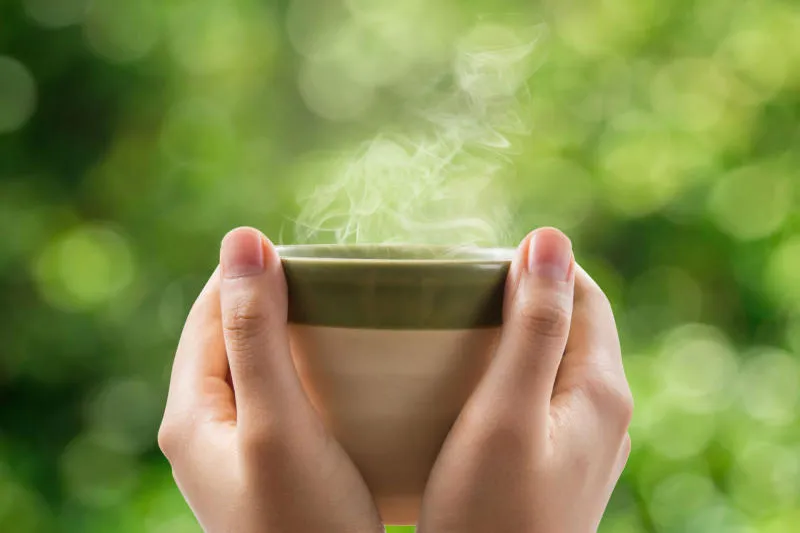 Uống cà phê xanh không đúng cách có thể gây ra nhiều tác dụng phụ và rủi ro