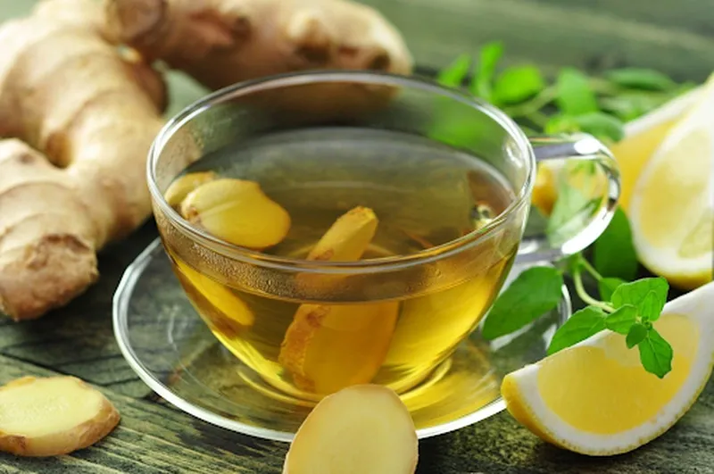 Uống nước trà gừng ấm làm giảm đáng kể lượng cafein