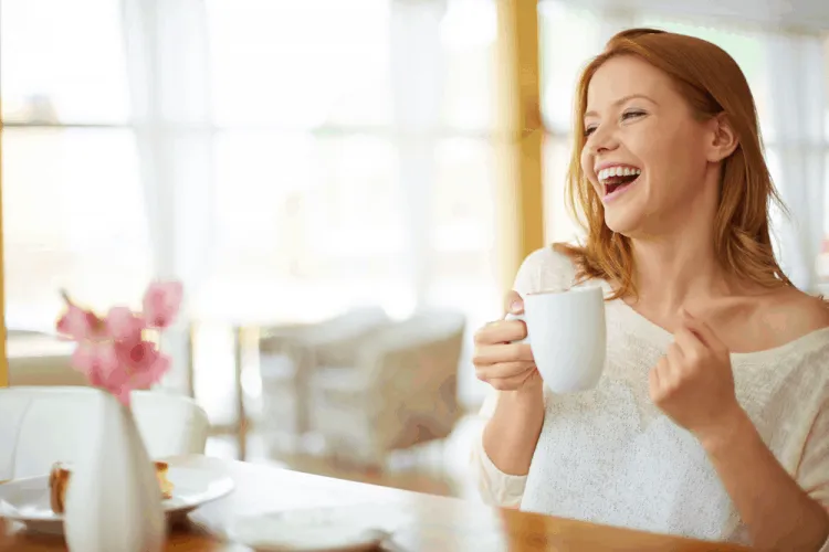 Xu hướng uống nhiều cà phê rang nhẹ giàu polyphenol theo chế độ ăn kiêng để giảm cân