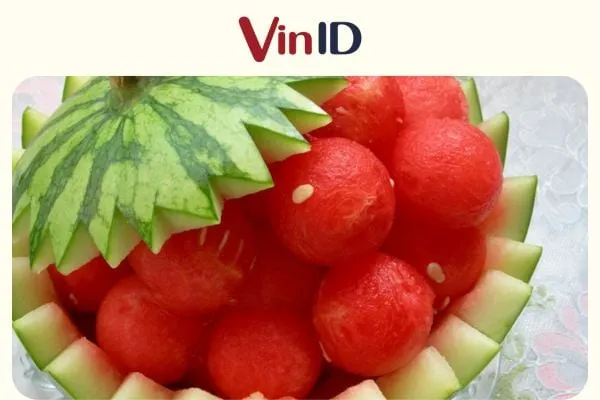Các viên dưa hấu tròn đều, tượng trưng cho những viên thuốc hoặc phân bón vi lượng cần thiết để tăng cường sức khỏe cây sau khi chữa bệnh