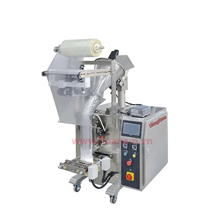 Hình ảnh minh họa một hệ thống máy ép cà phê hạt tự động đang hoạt động