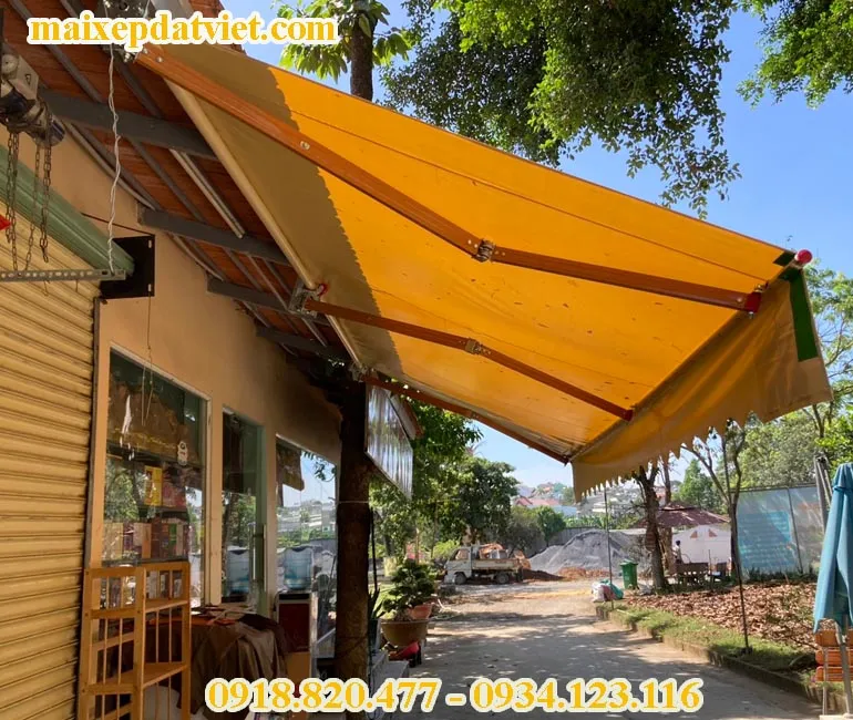 Lắp đặt mái che quay tay cho quán cà phê vỉa hè