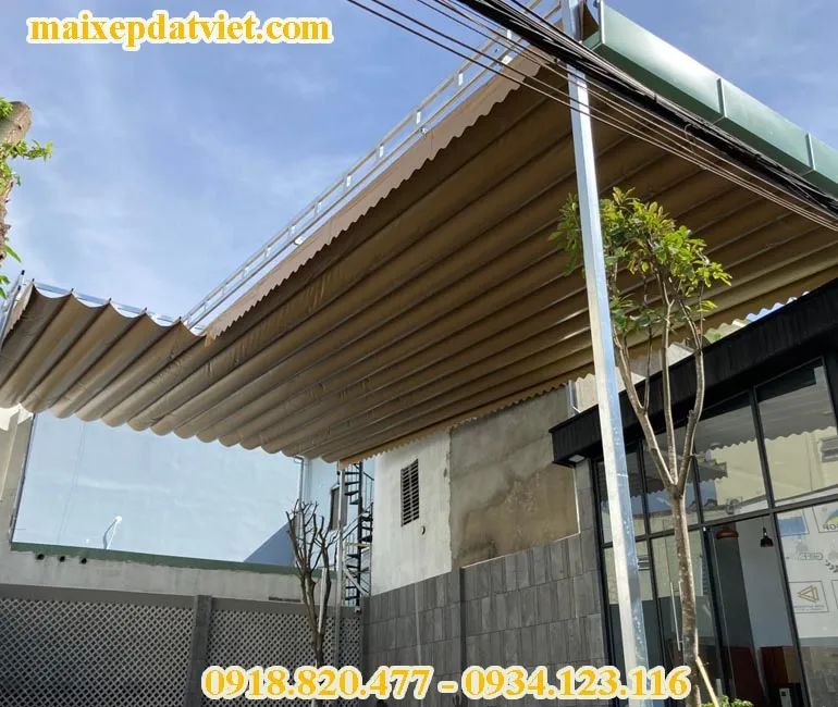 Mái che bạt xếp lượn sóng cho quán cà phê