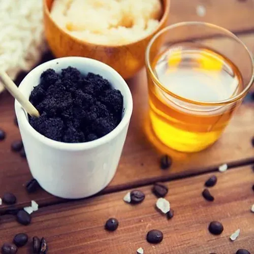 Tắm trắng bằng bã cà phê và mật ong